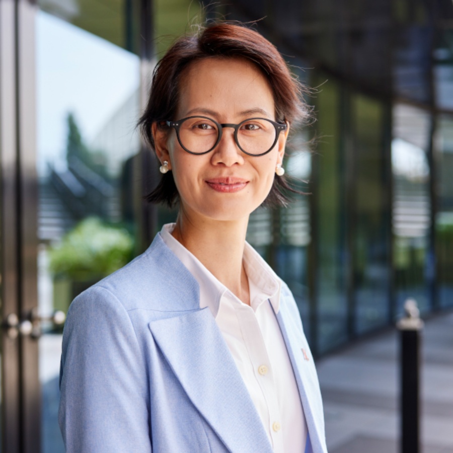 Irene Deng – 功率和信號轉換業務部門總經理
